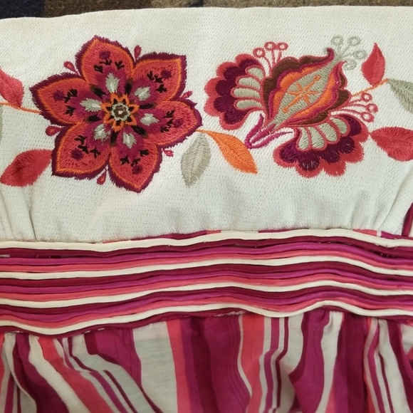 Backless Embroidered Top - Picture 3 of 5